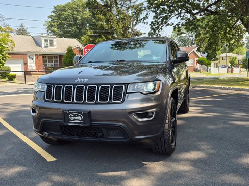 Used 2017 Jeep Grand Cherokee Laredo w/ Quick Order Package 23E image 1