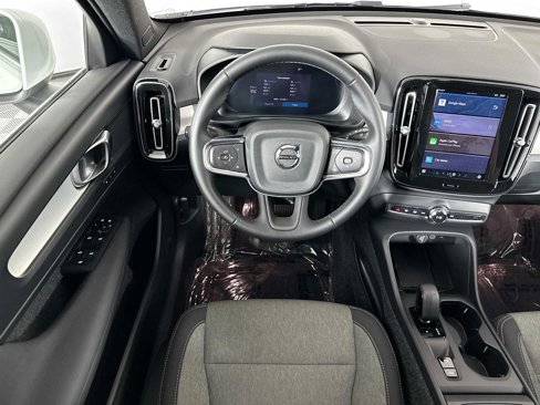 Certified 2025 Volvo XC40 B5 Core image 21