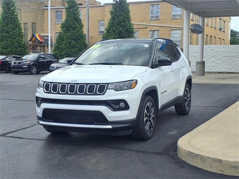 Used 2023 Jeep Compass Limited image 7
