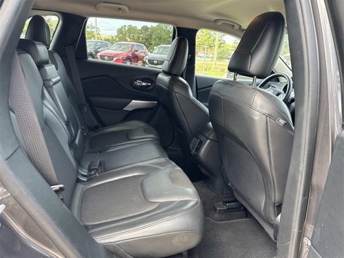 Used 2018 Jeep Cherokee Latitude Plus w/ Comfort/Convenience Group image 9