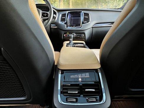 Used 2018 Volvo XC90 T6 Momentum w/ Convenience Package image 37