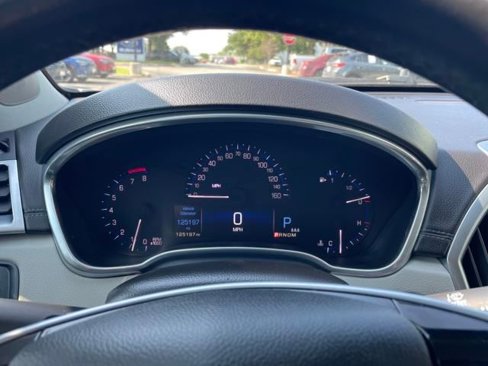 Used 2014 Cadillac SRX FWD image 4