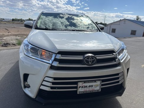 Used 2017 Toyota Highlander XLE image 2
