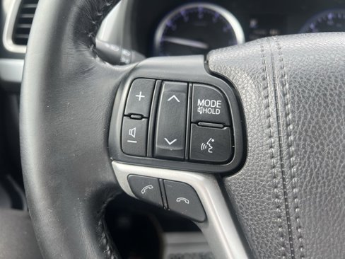 Used 2018 Toyota Highlander XLE image 17