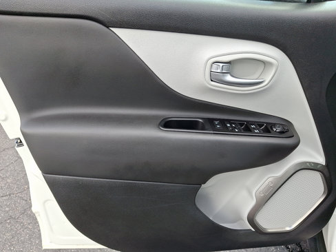 Used 2020 Jeep Renegade Limited w/ UConnect 8.4 Nav Group image 13