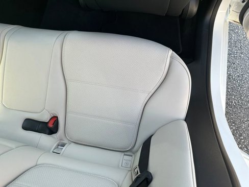 Used 2025 Mercedes-Benz C 300 Sedan image 29
