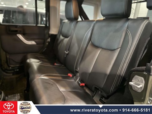 Used 2016 Jeep Wrangler Unlimited Rubicon image 16