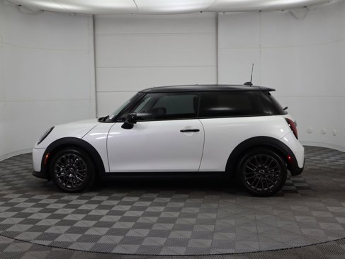 Used 2025 MINI Cooper 2-Door Hardtop image 9