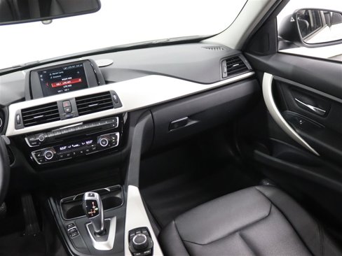 Used 2018 BMW 320i xDrive Sedan w/ Convenience Package image 19