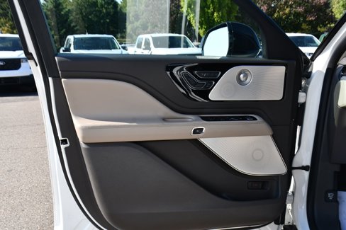 Used 2020 Lincoln Aviator Reserve w/ Equipment Group 202A image 26