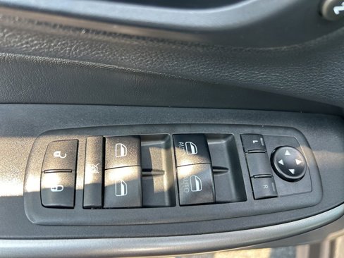 Used 2019 Jeep Cherokee Limited image 18