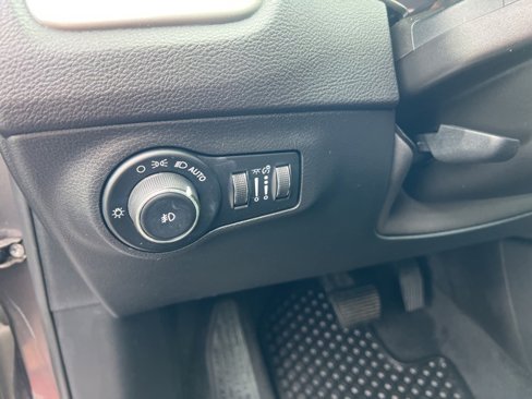 Used 2018 Jeep Compass Latitude w/ Popular Equipment Group image 19