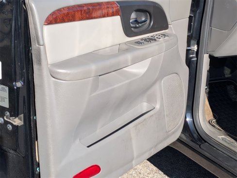 Used 2009 GMC Envoy SLT image 14