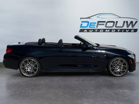 Used 2016 BMW M4 Convertible image 2