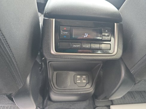 Used 2023 Subaru Ascent Premium w/ Convenience Package image 15