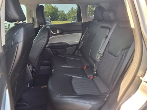 Used 2022 Jeep Compass Latitude image 19