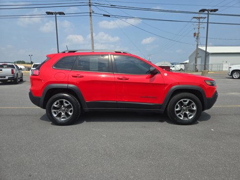 Used 2019 Jeep Cherokee Trailhawk image 2