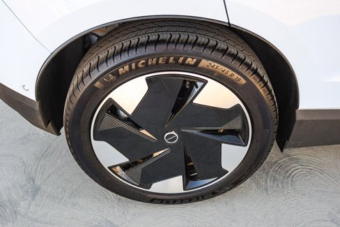 New 2025 Volvo EX30 Ultra w/ Protection Package Premier image 8