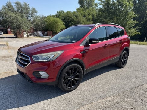 Used 2017 Ford Escape Titanium image 3