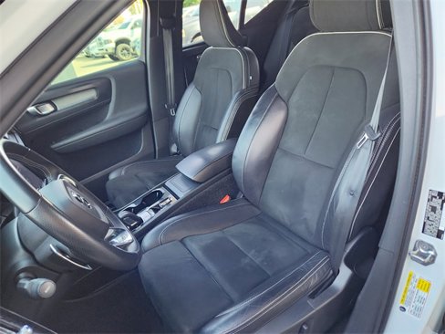 Used 2020 Volvo XC40 T5 R-Design image 10