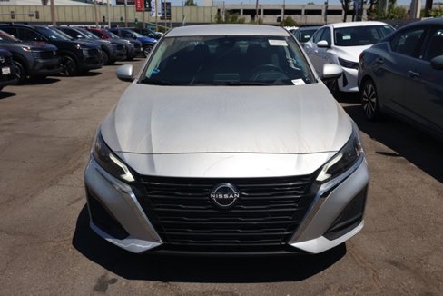 Used 2023 Nissan Altima 2.5 SV image 9