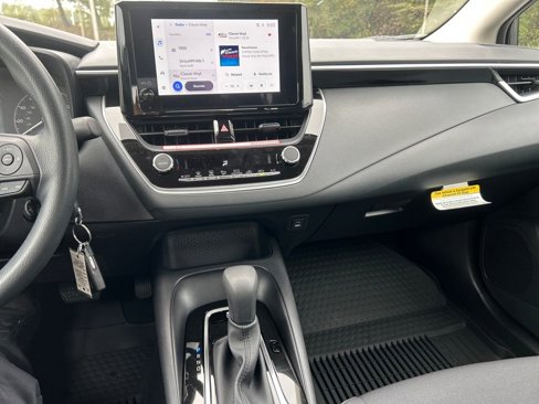 New 2025 Toyota Corolla LE image 17