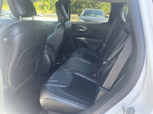 Used 2020 Jeep Cherokee Latitude Plus image 16