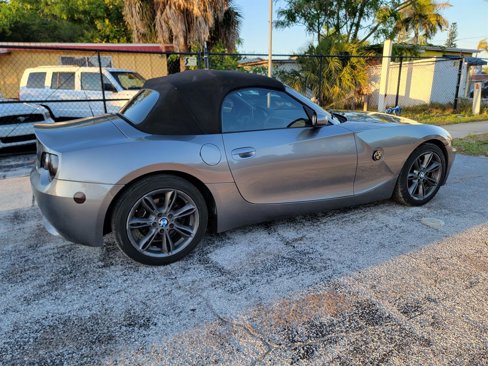 Used 2004 BMW Z4 3.0i image 8