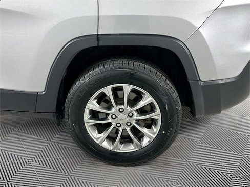 Used 2020 Jeep Cherokee Latitude Plus w/ Cold Weather Group image 29