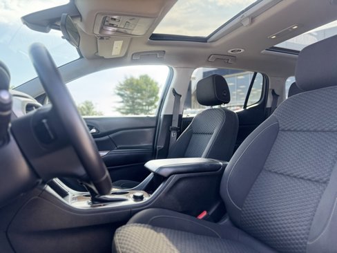 Used 2018 GMC Acadia SLE image 17