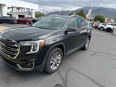 Used 2024 GMC Terrain SLT image 1