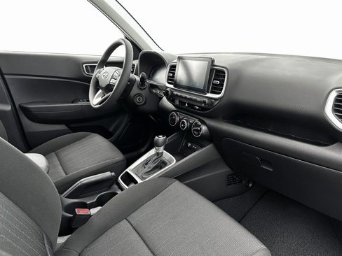 New 2025 Hyundai Venue SE image 15