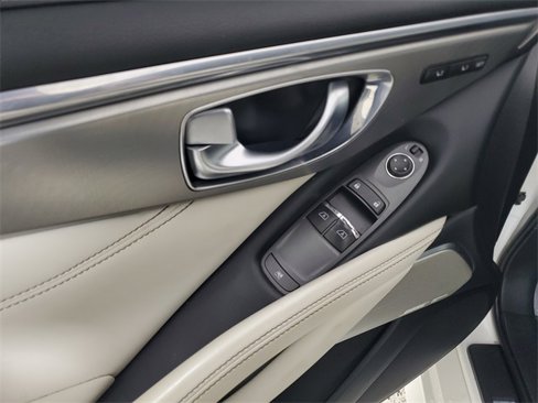 Used 2018 INFINITI Q60 2.0t w/ Sensory Package 2.0T Luxe image 10