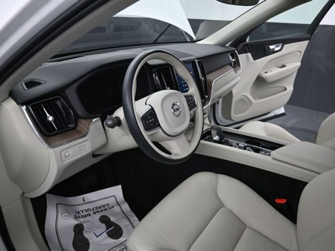 Certified 2022 Volvo XC60 B5 Momentum w/ Advanced Package image 14