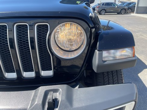 Used 2019 Jeep Wrangler Unlimited Sahara image 9