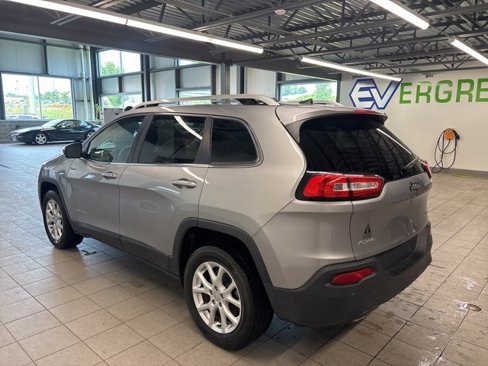 Used 2016 Jeep Cherokee Latitude w/ Safety/Convenience Group image 4