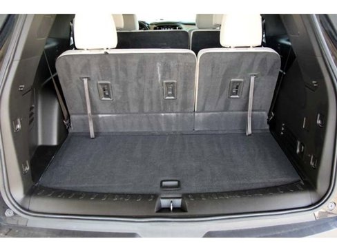 Used 2022 Chevrolet Traverse LS image 9