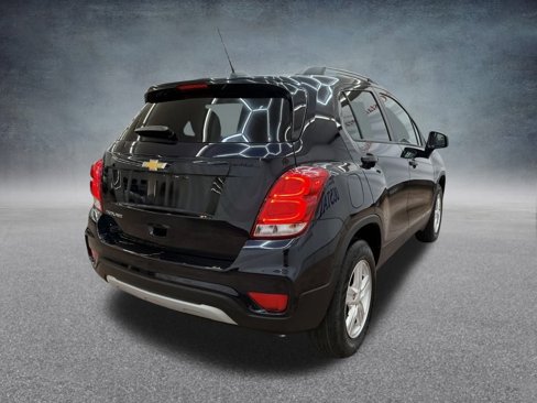 Used 2022 Chevrolet Trax LT w/ LT Convenience Package image 6