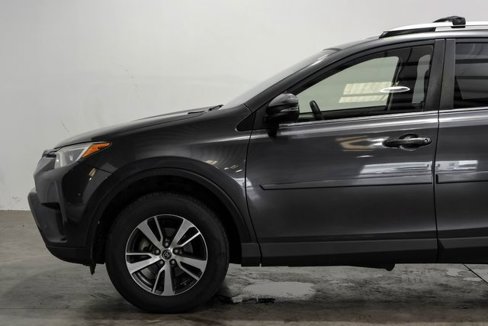 Used 2018 Toyota RAV4 XLE image 17