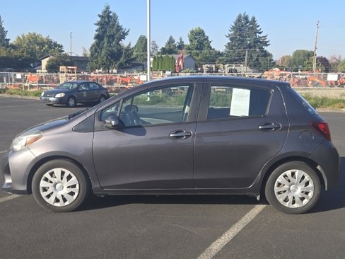 Used 2015 Toyota Yaris L image 4