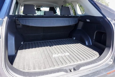 Used 2019 Toyota RAV4 LE image 28