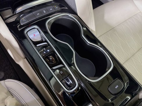 Used 2022 Buick Envision Avenir w/ Technology Package II image 18