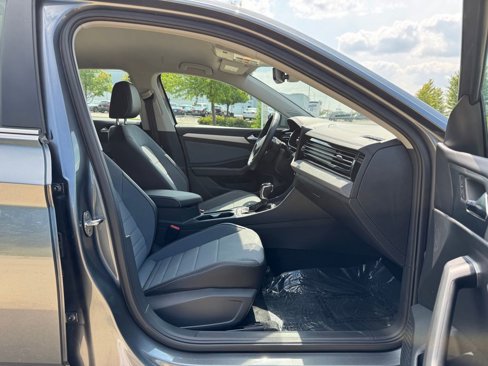 Used 2025 Volkswagen Jetta SE image 17