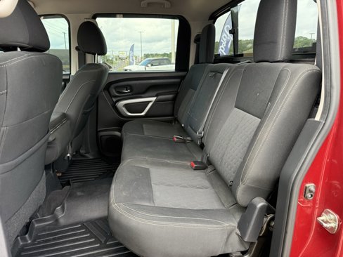 Used 2017 Nissan Titan SV image 15