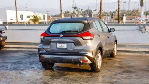 Used 2021 Nissan Kicks S image 9