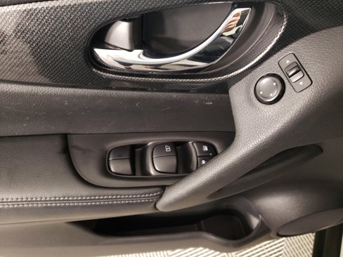 Used 2016 Nissan Rogue SL image 8
