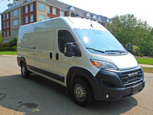 Used 2024 RAM ProMaster 2500 w/ Convenience Group image 3