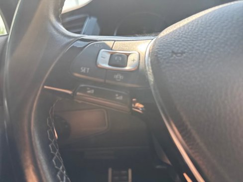 Used 2021 Volkswagen Tiguan SE R-Line image 31