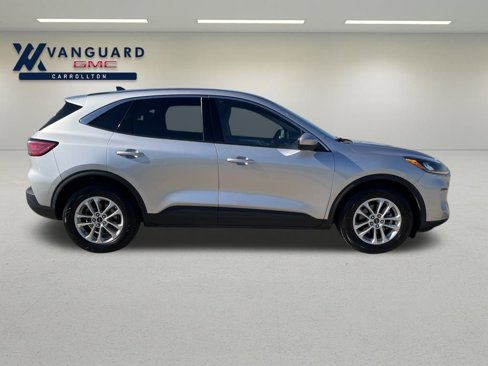 Used 2020 Ford Escape SE image 8