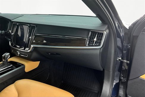 Used 2017 Volvo S90 T5 Momentum w/ Vision Package image 17